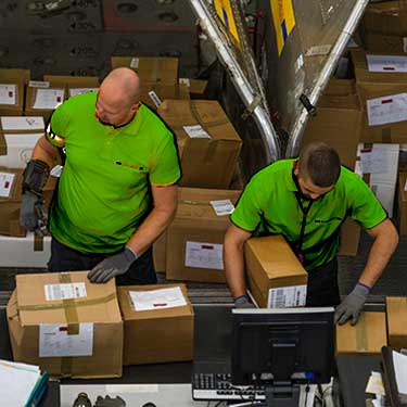 -r+l-global-logistics-warehousing-fulfillment-distribution-staff